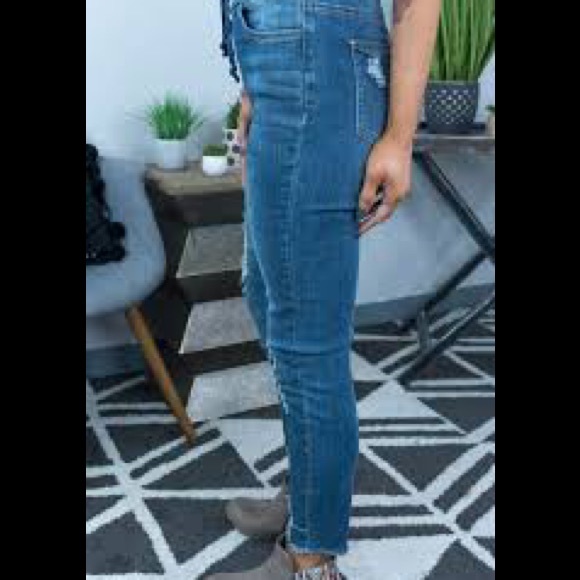 YMI Jogger Jeans Color: Potassium+Rips Size: Small 4-6 - Picture 3 of 10